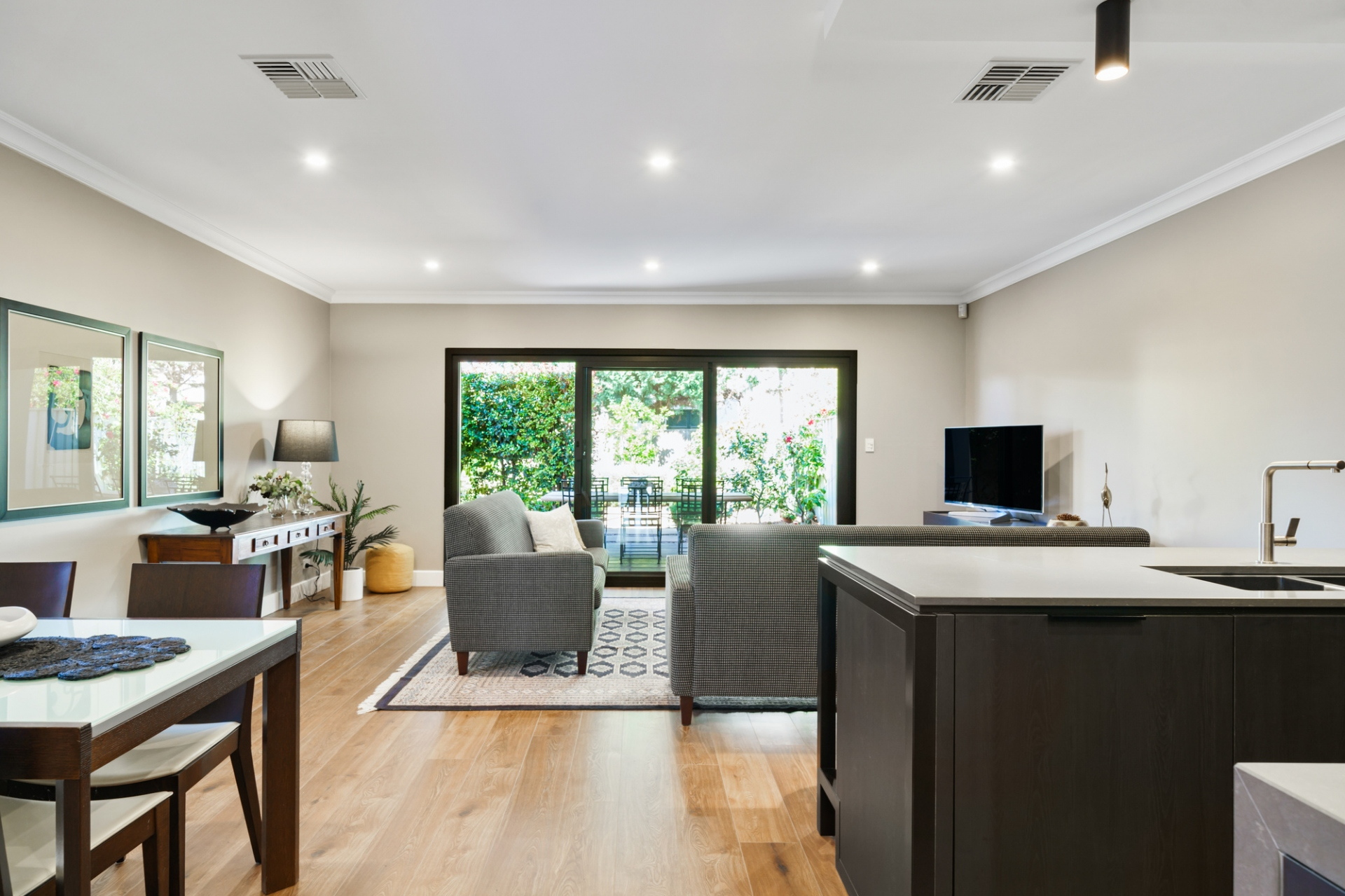 7 Mawson Close, Tennyson Leased by Giordano & Partners - image 2