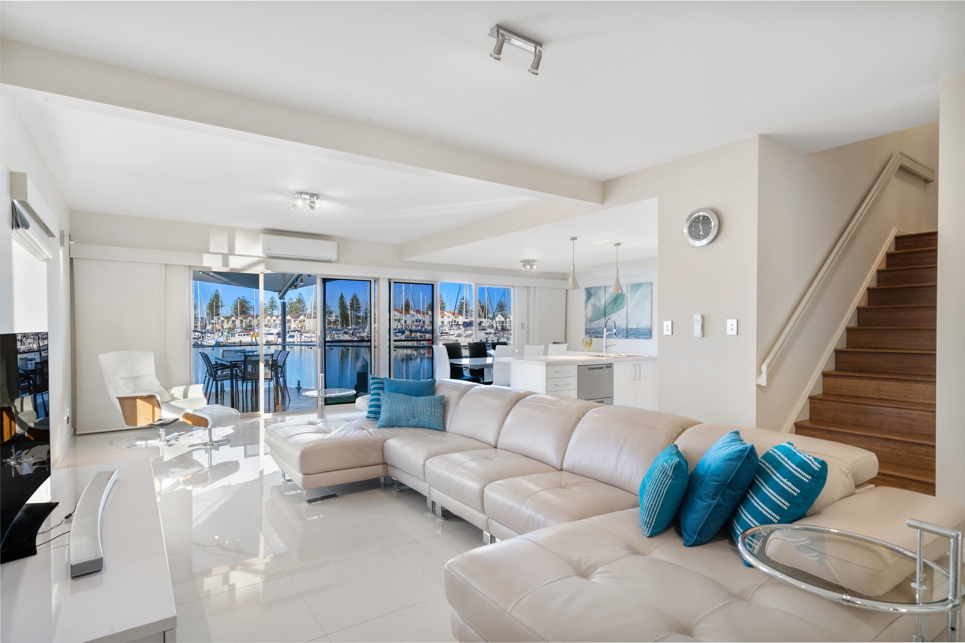 83 Gulf Point Drive, North Haven Sold by Giordano & Partners - image 2