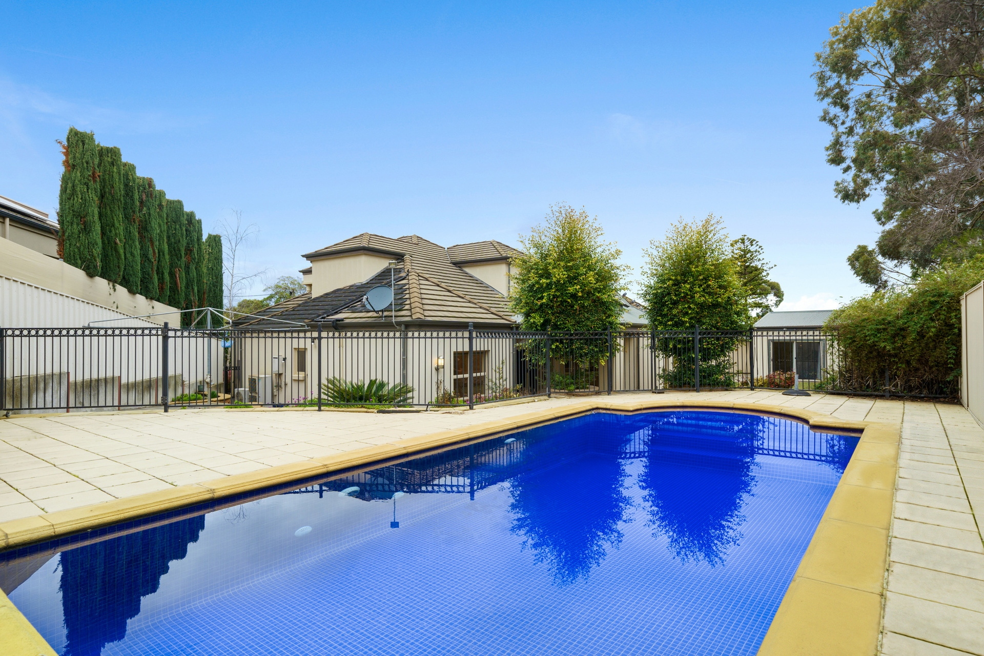 5 Elm Court, Vale Park Leased by Giordano & Partners - image 2