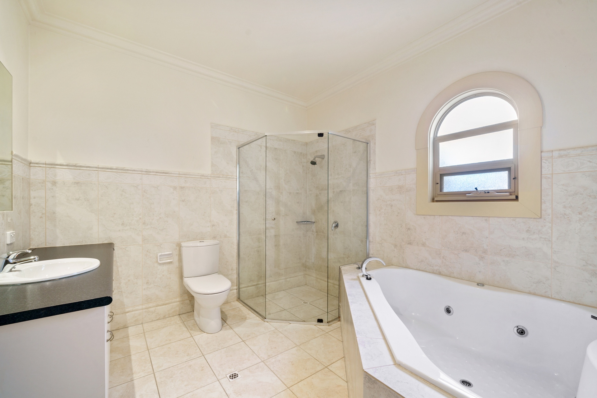 5 Elm Court, Vale Park Leased by Giordano & Partners - image 7