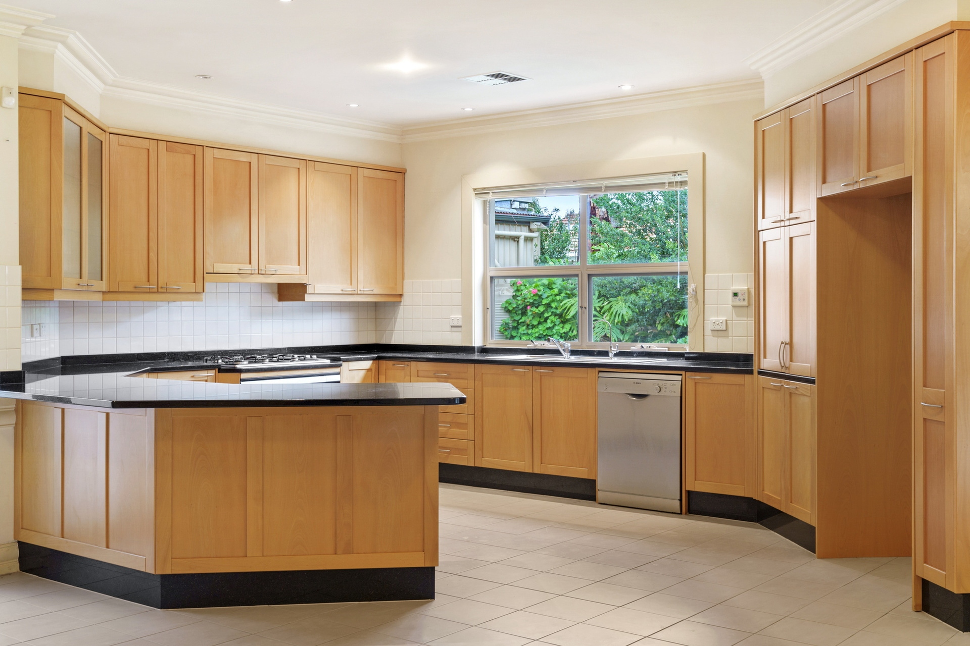 5 Elm Court, Vale Park Leased by Giordano & Partners - image 4