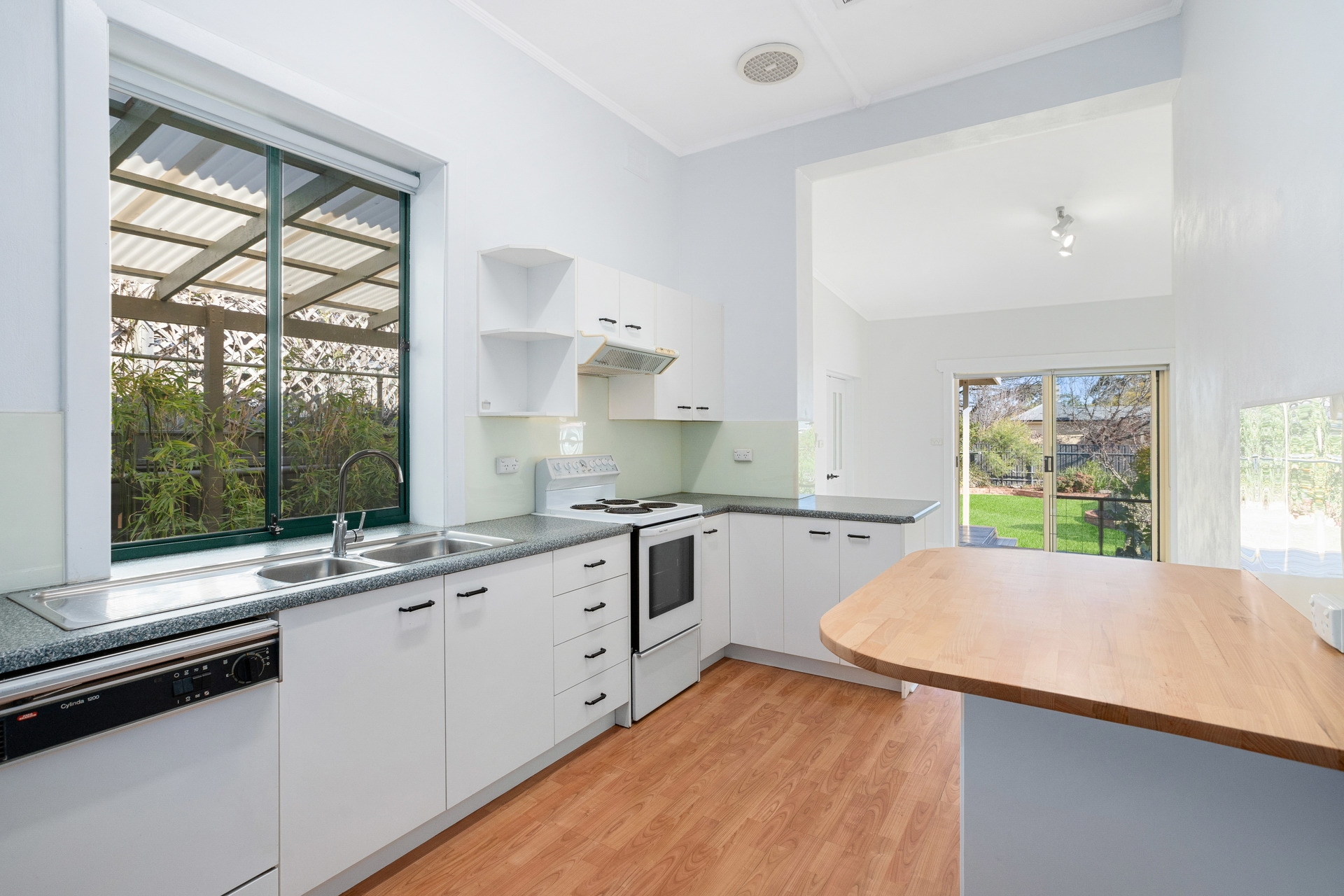 17 Howard Terrace, Hazelwood Park Sold by Giordano & Partners - image 10