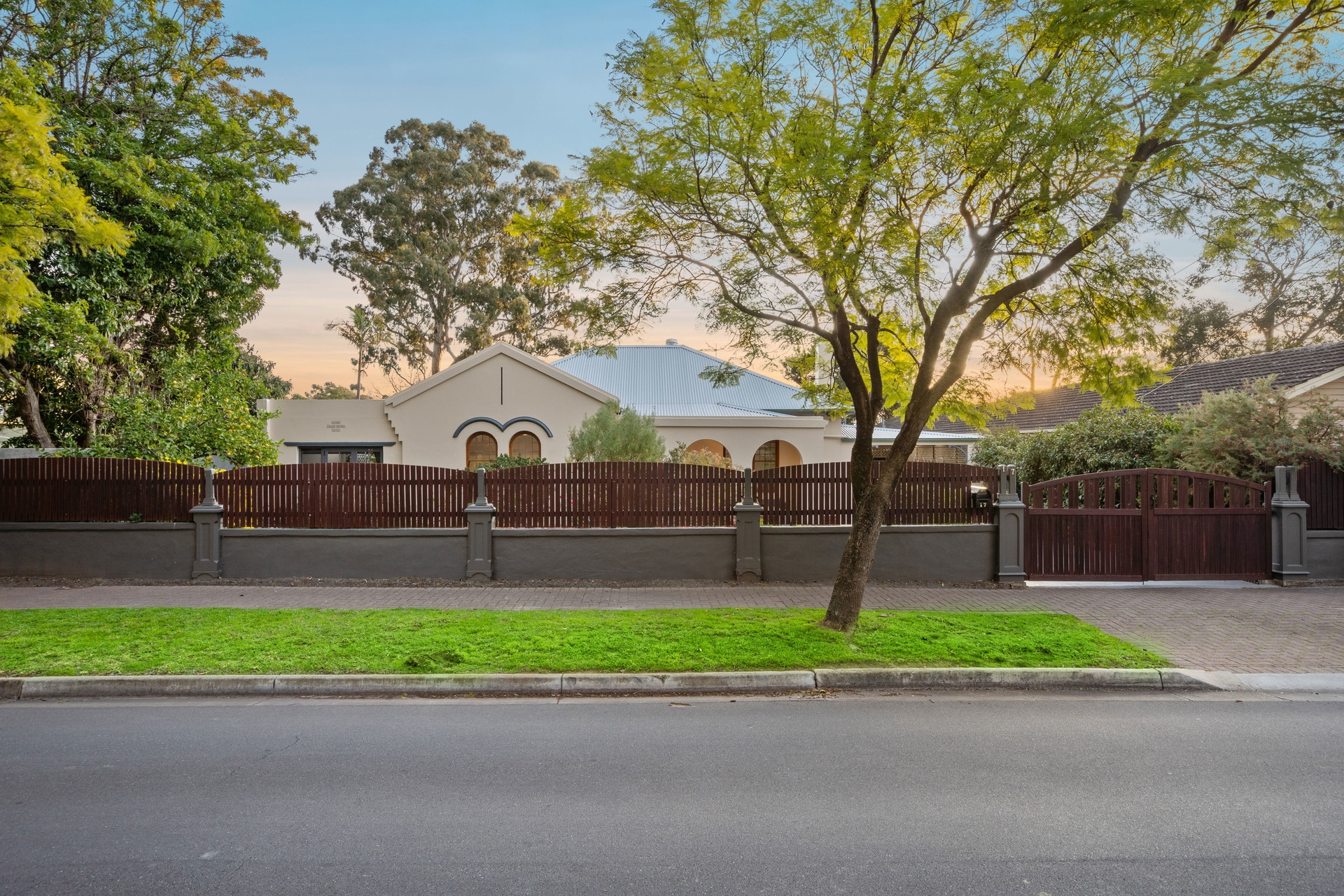17 Howard Terrace, Hazelwood Park Sold by Giordano & Partners - image 1