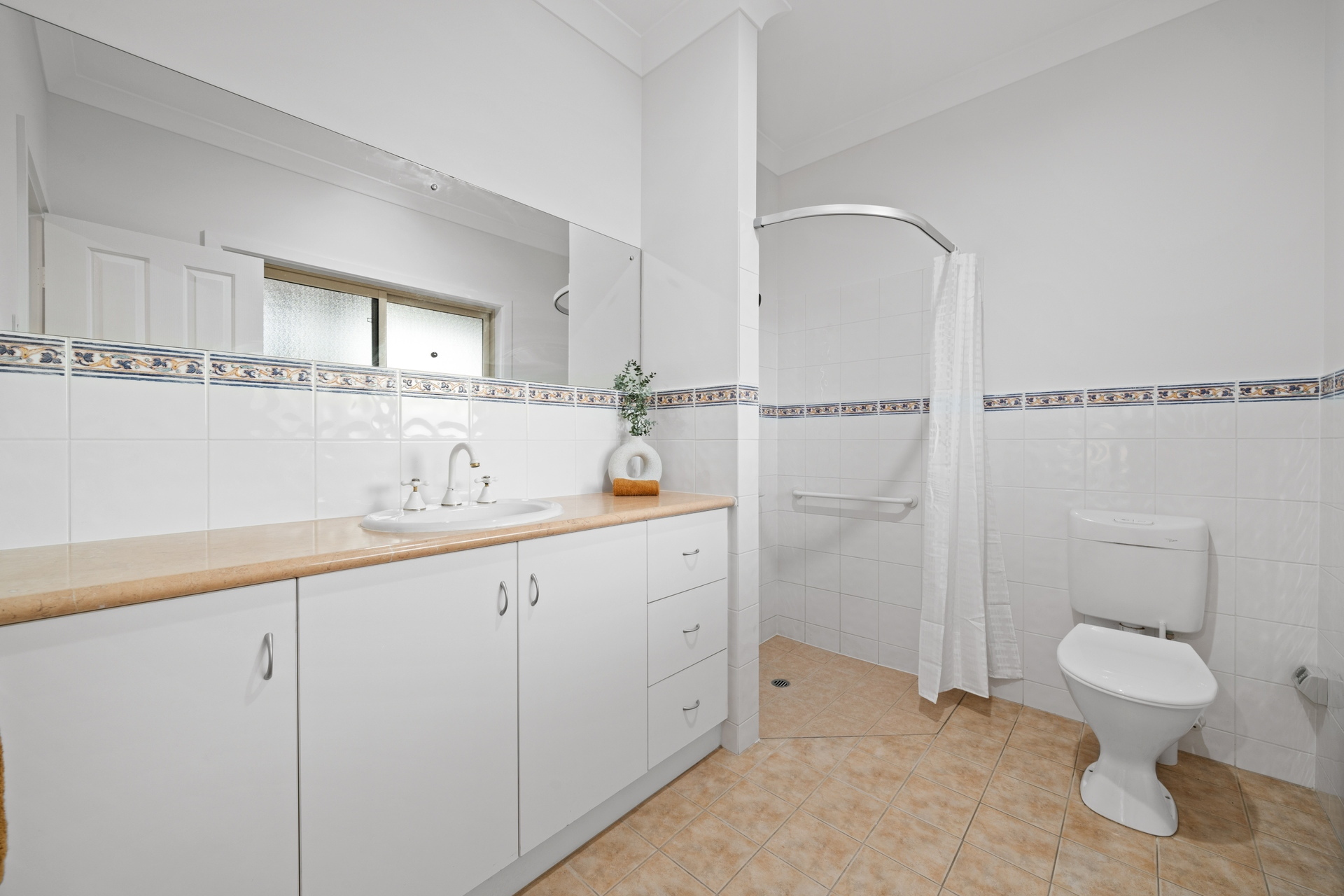 10  Queen Louisa Drive, Long Flat Sold by Giordano & Partners - image 22