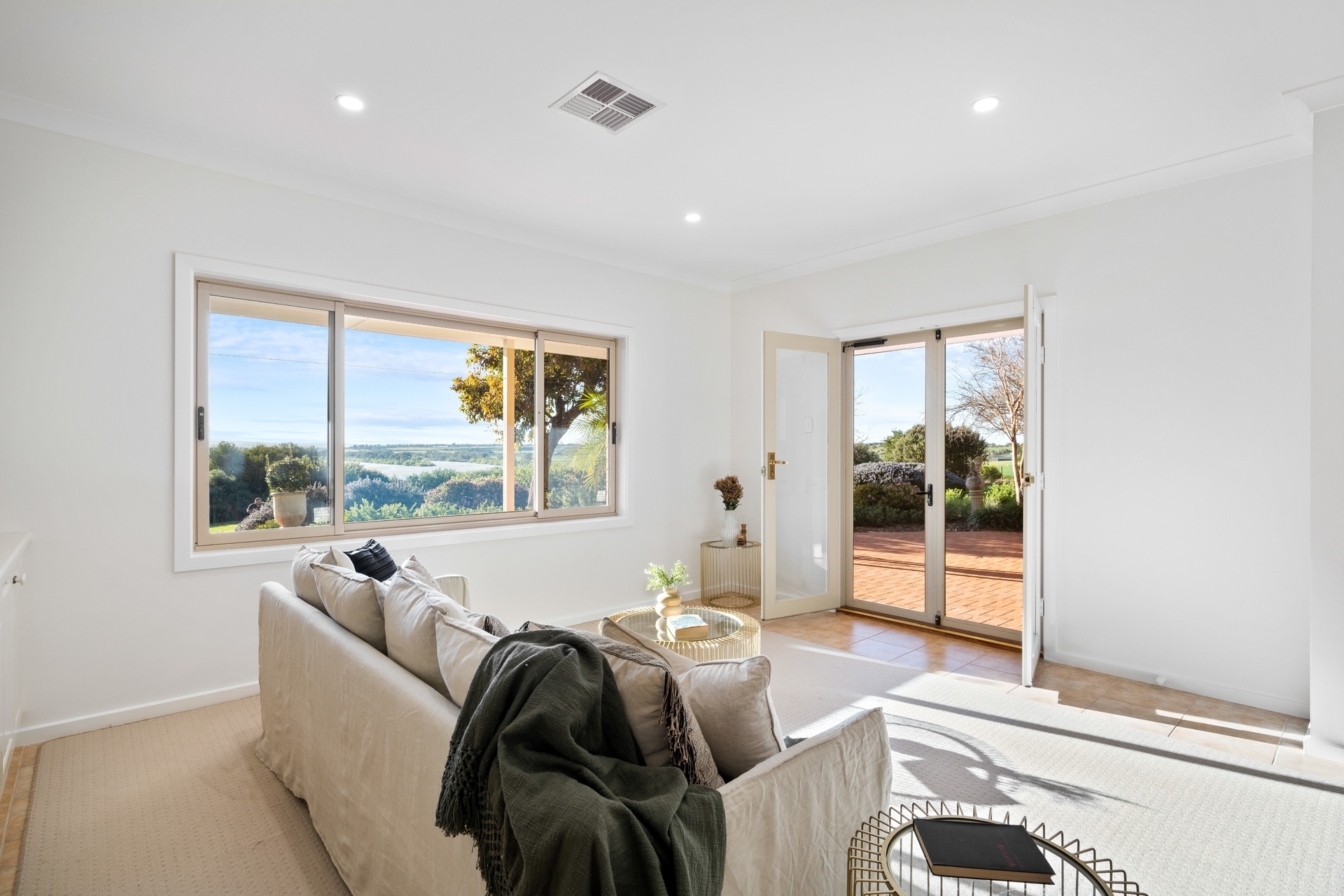 10  Queen Louisa Drive, Long Flat Sold by Giordano & Partners - image 13
