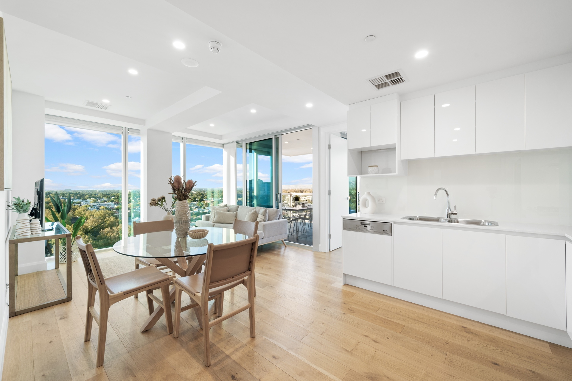 902/267 Hutt Street, Adelaide Sold by Giordano & Partners - image 2