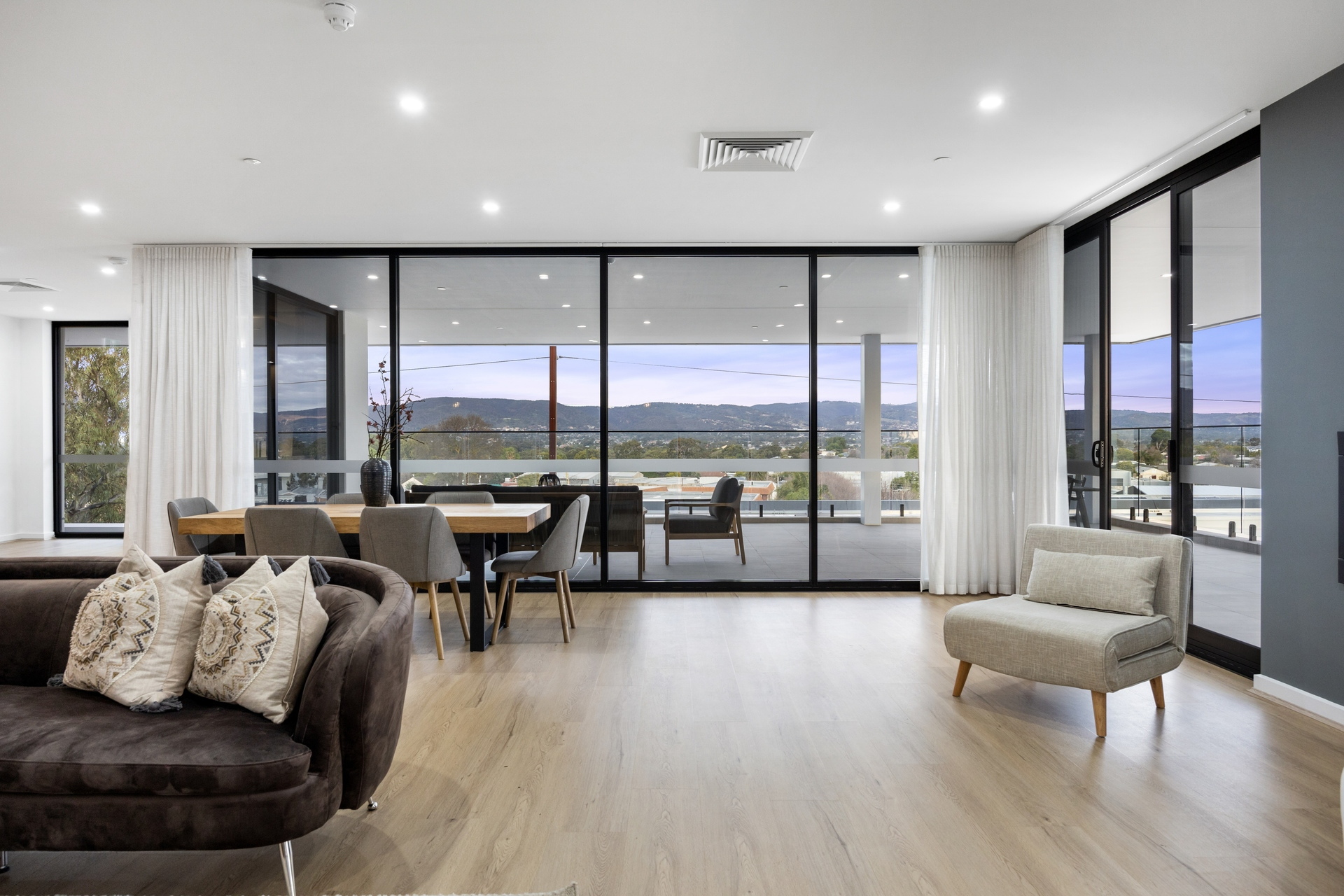 Penthouse/483 North East Road, Hillcrest Leased by Giordano & Partners - image 2