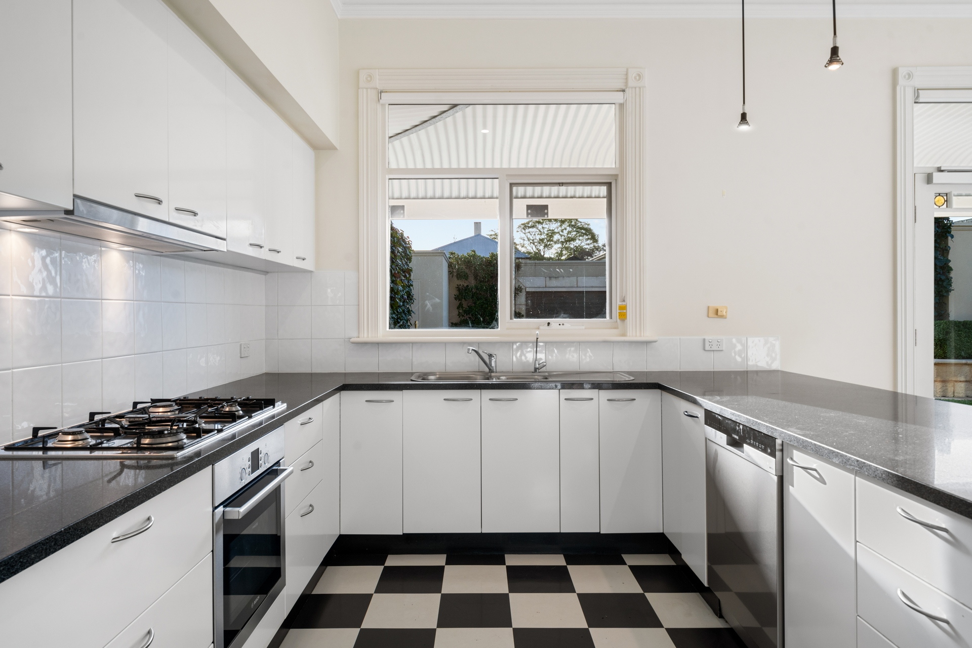 36 Seventh Avenue, St Peters Leased by Giordano & Partners - image 11