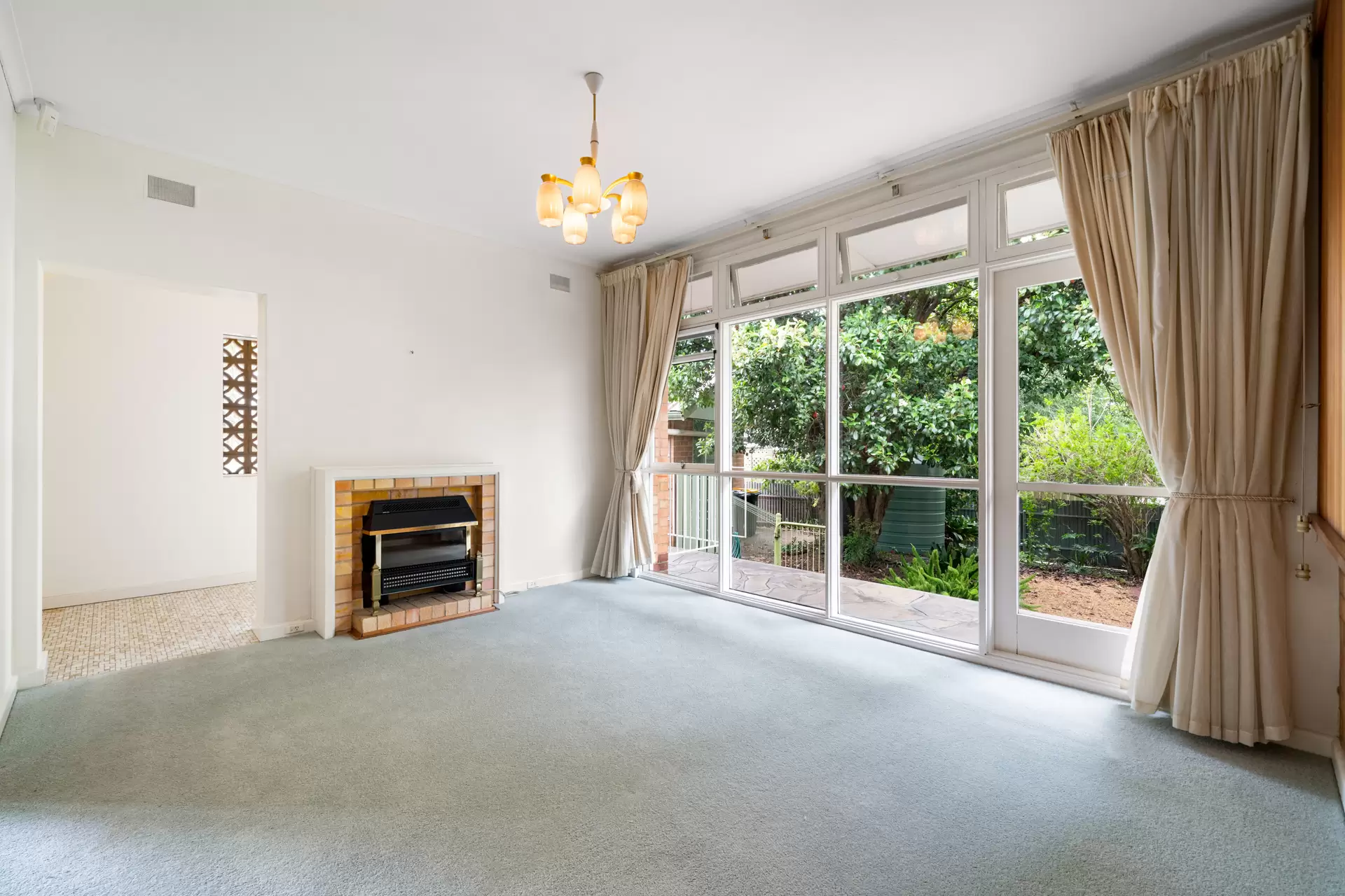 2 Elm Court, Vale Park Leased by Giordano & Partners - image 1