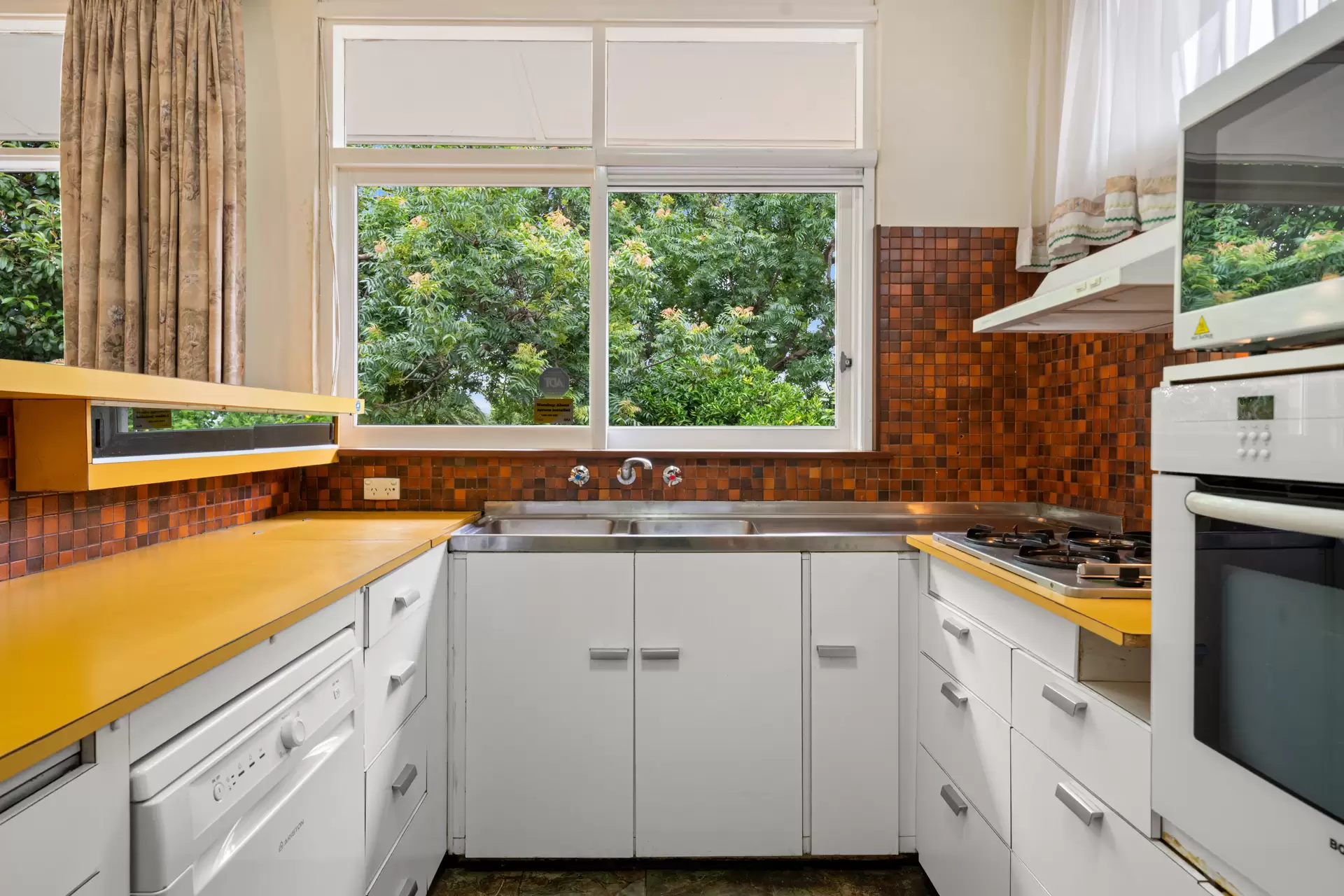 2 Elm Court, Vale Park Leased by Giordano & Partners - image 7