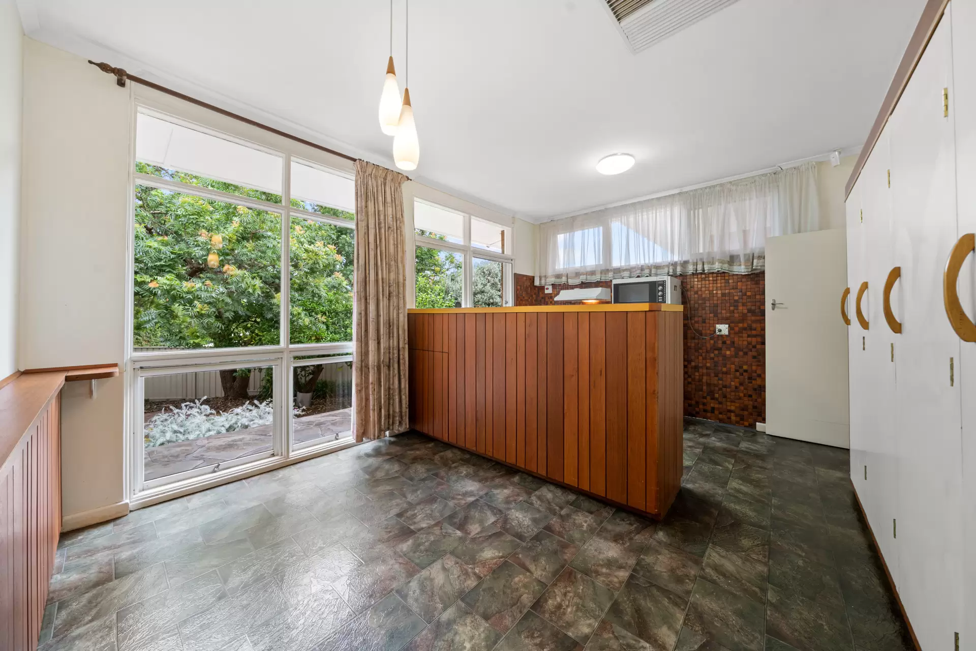 2 Elm Court, Vale Park Leased by Giordano & Partners - image 8