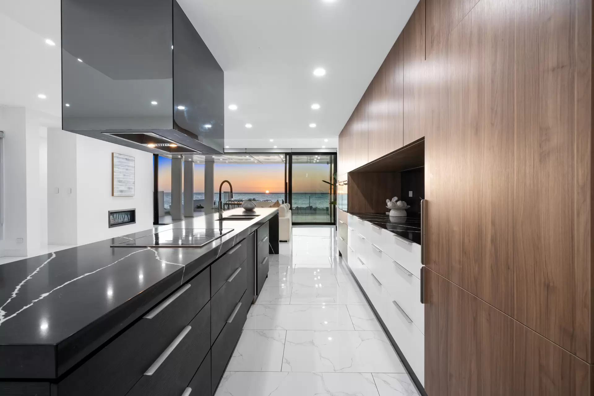 21 North Esplanade, Glenelg North Sold by Giordano & Partners - image 4