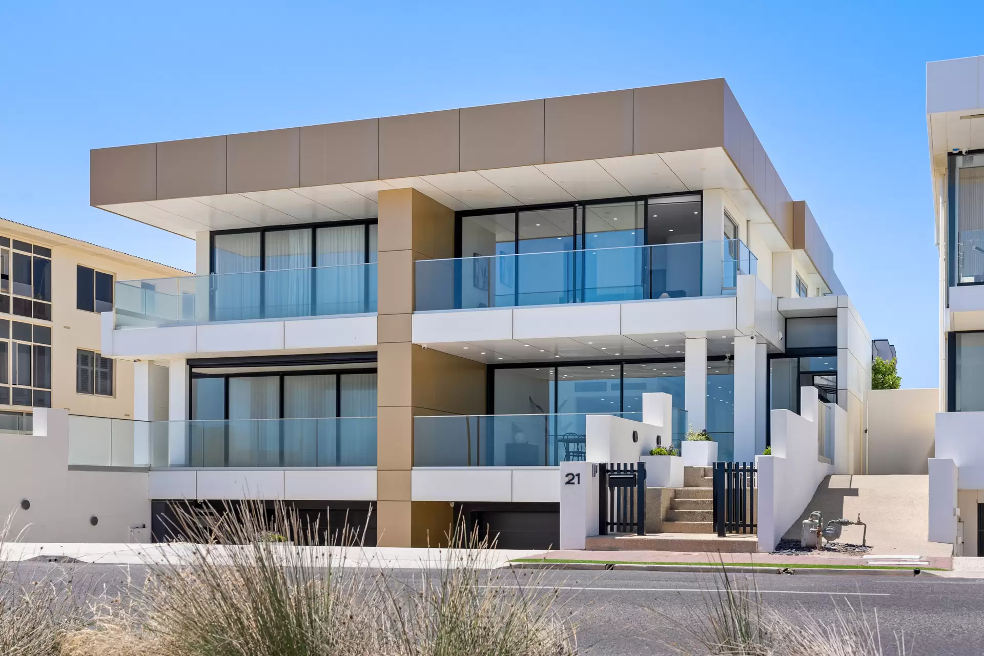 21 North Esplanade, Glenelg North Sold by Giordano & Partners - image 3