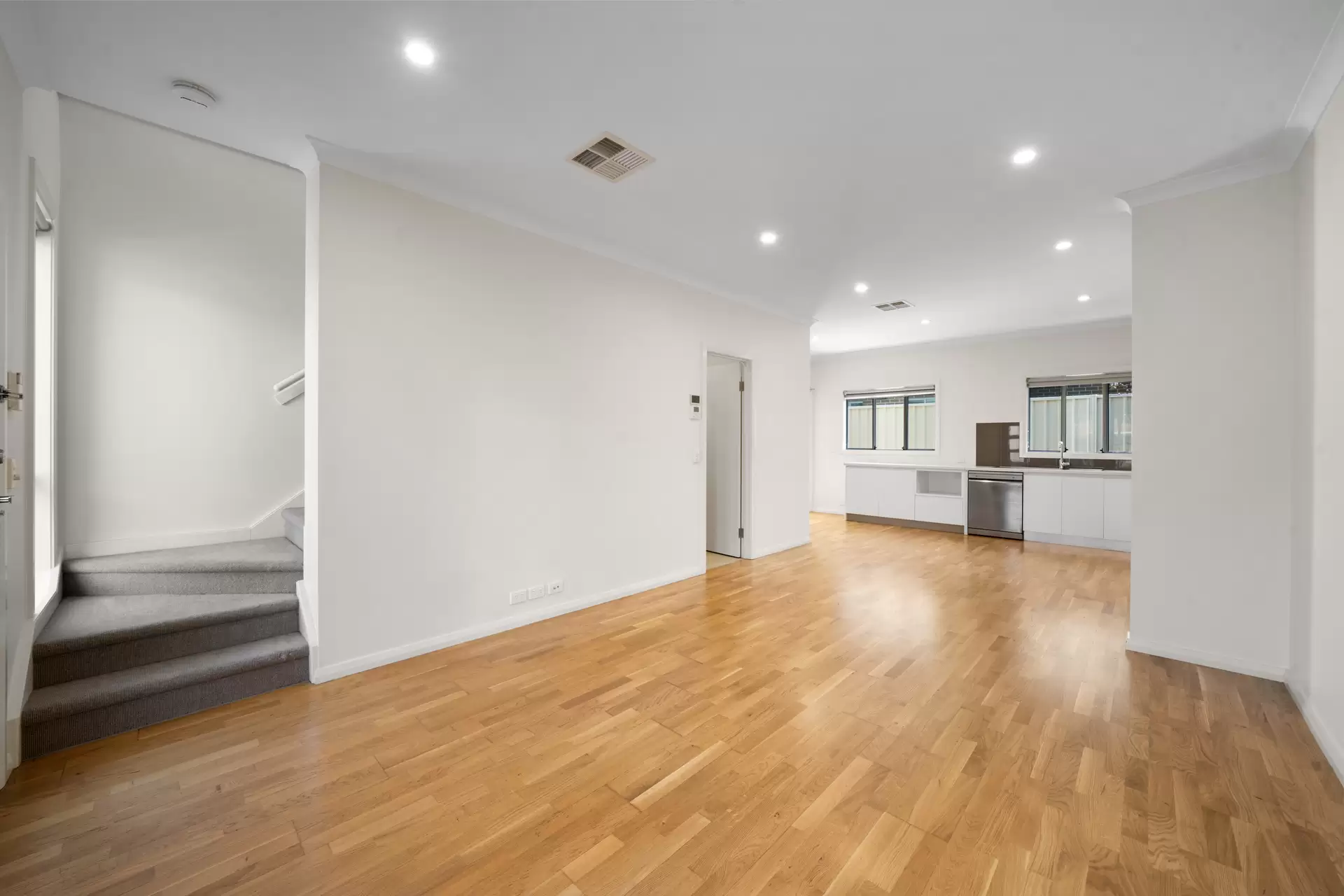 15 Lawton Crescent, Woodville West Leased by Giordano & Partners - image 4