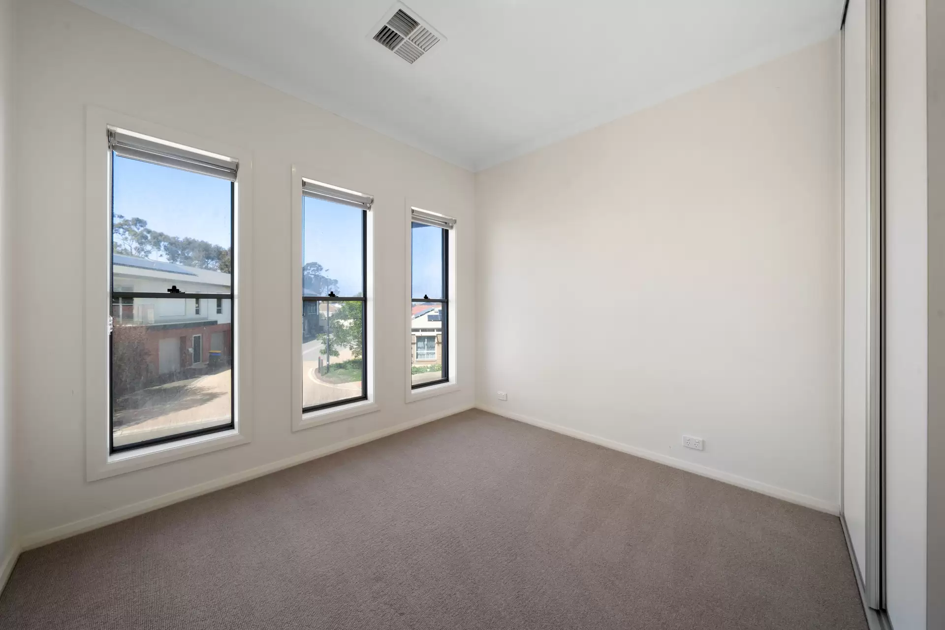 15 Lawton Crescent, Woodville West Leased by Giordano & Partners - image 10