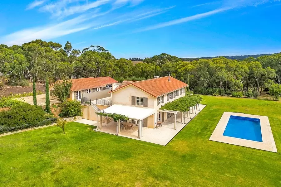 71 Davis Road, Macclesfield Sold by Giordano & Partners - image 2