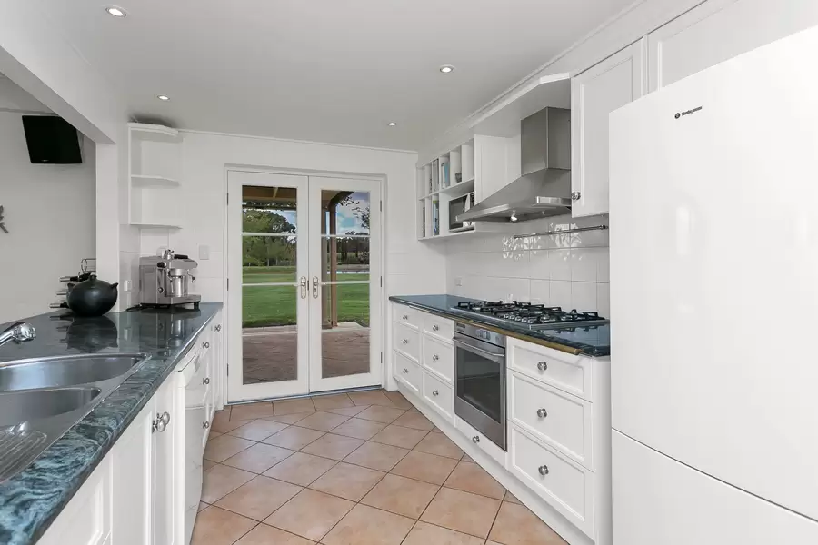 71 Davis Road, Macclesfield Sold by Giordano & Partners - image 18