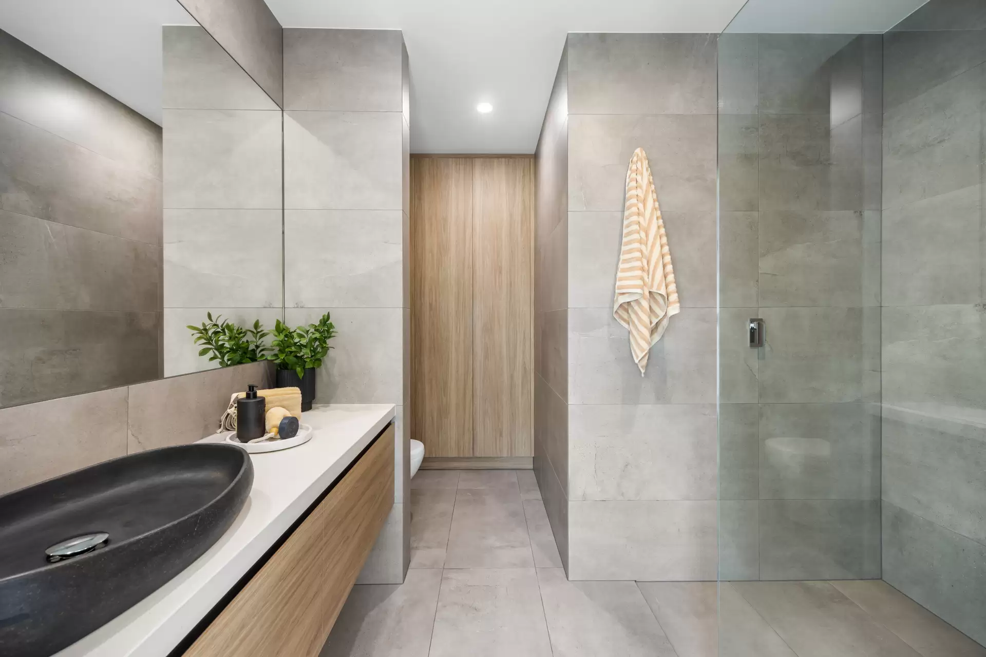 1 Coronado Court, West Lakes Shore Sold by Giordano & Partners - image 27